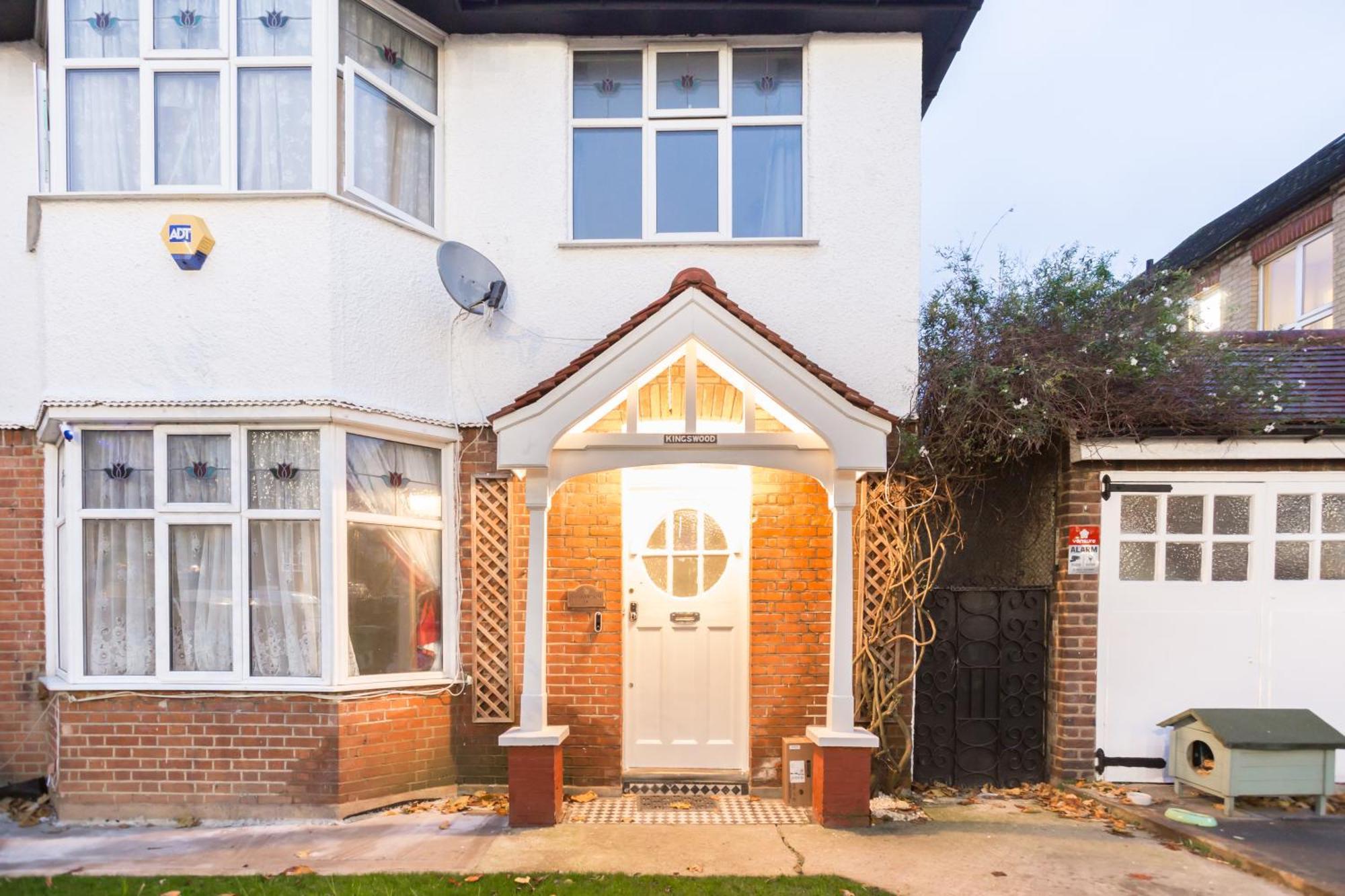 Kingswood Apartment London Exterior photo